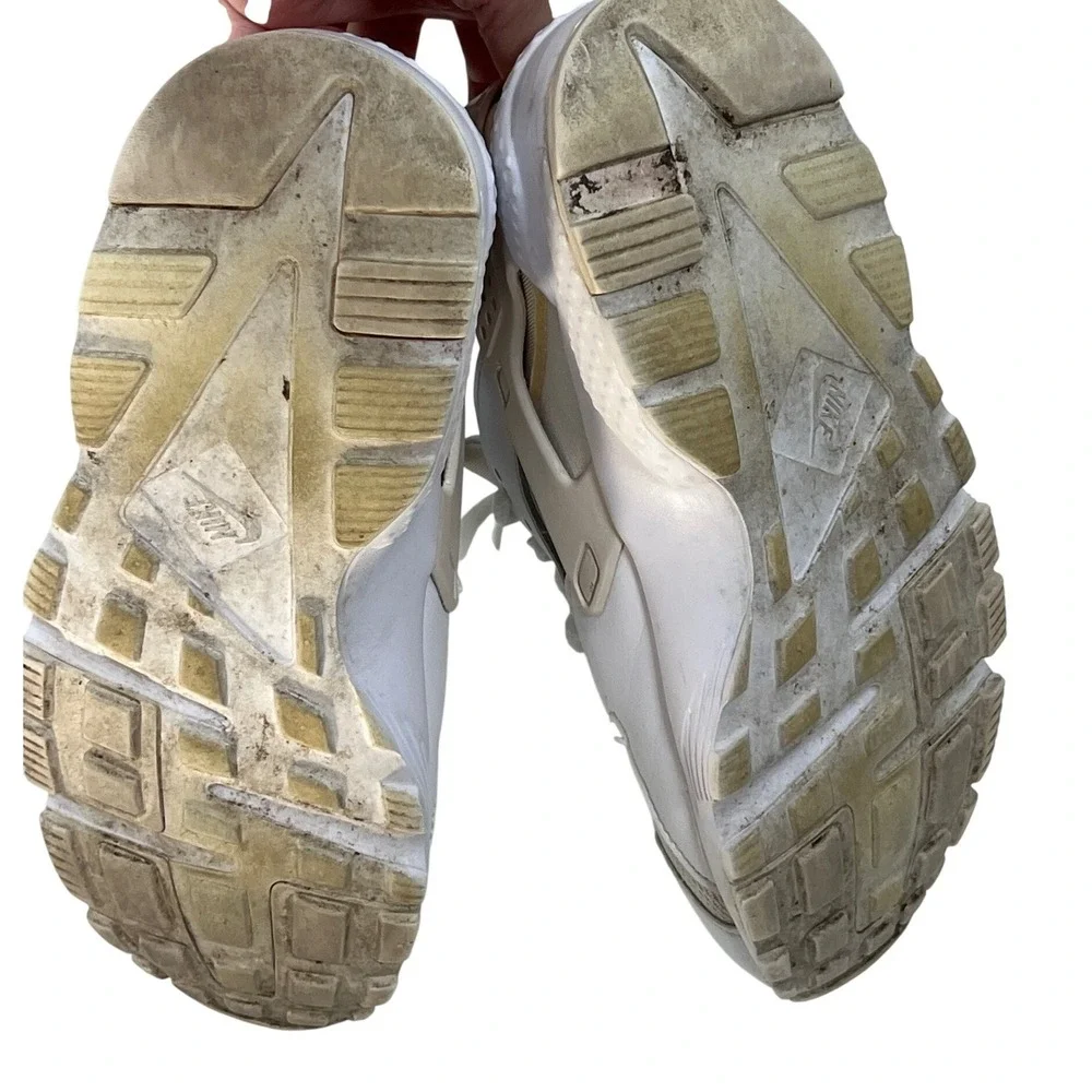 Nike Air Huaraches Big Kids Triple White Running Tennis‎ Shoe Unisex 5 Sporty